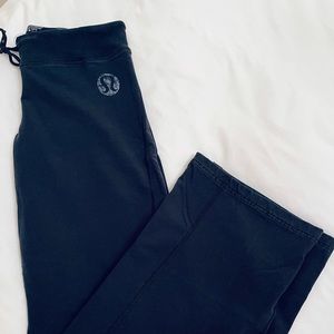 LULULEMON sweat pants in black